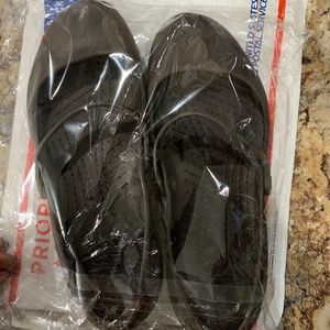 Size 8 brown women’s work crocs